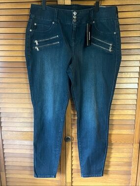 Torrid Denium Dark Blue Zip-Detail Jeggings NWT Size 18R